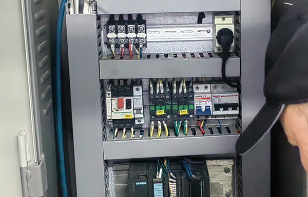 生產(chǎn)控制柜、水阻柜企業(yè)，維護(hù)、維修